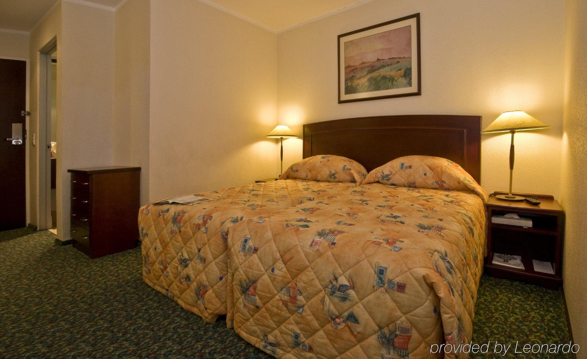 Town Hotel 2*